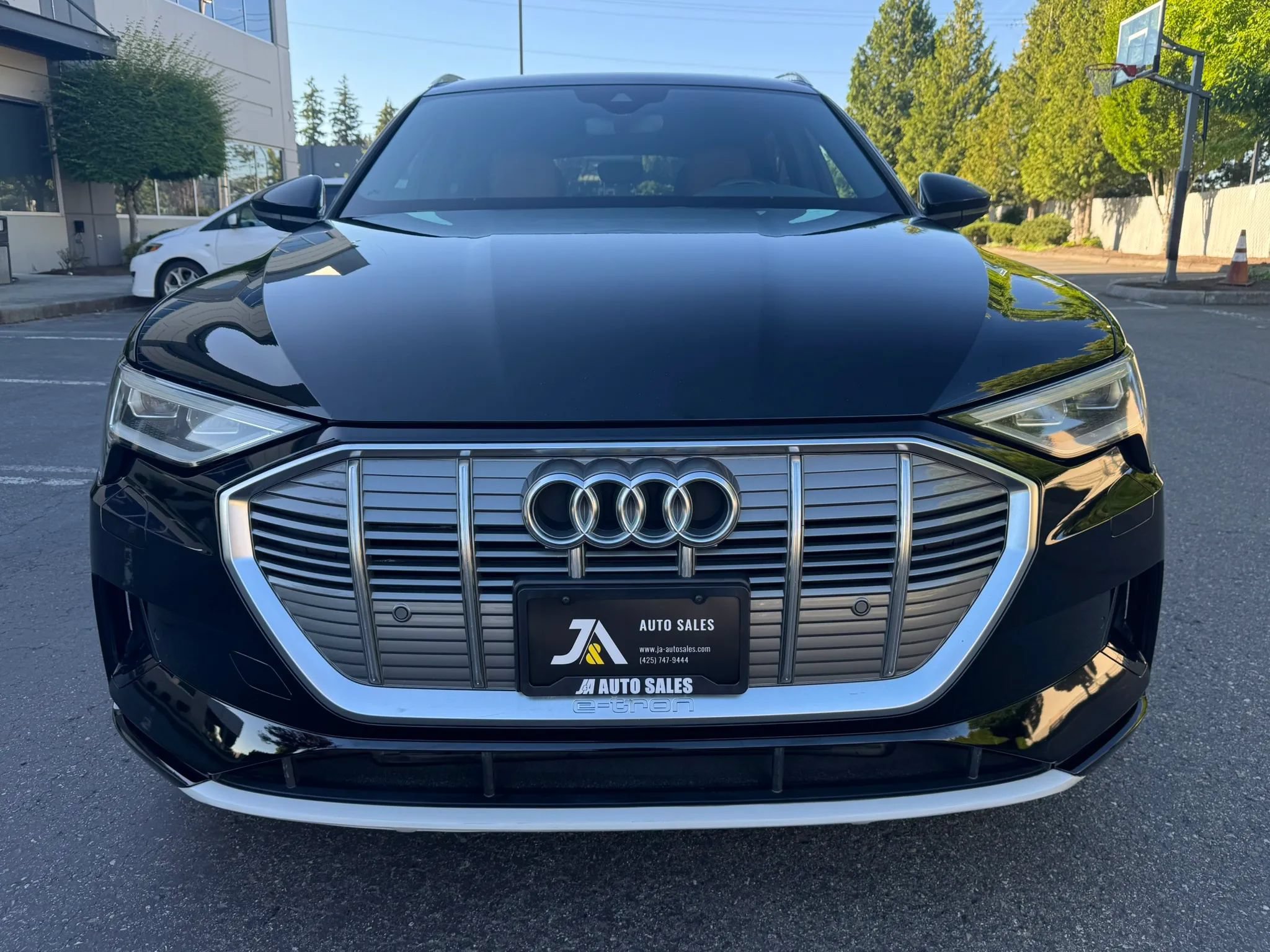 Used 2022 Audi e-tron Premium AWD/4WD image 3