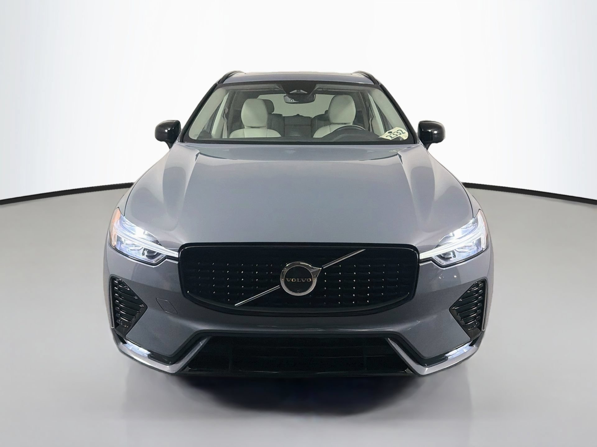 Certified 2024 Volvo XC60 B5 Plus AWD/4WD image 2