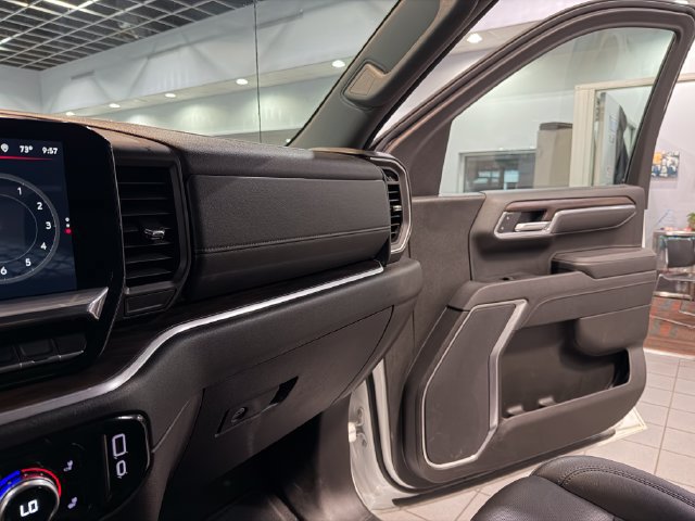 Used 2025 GMC Sierra 1500 SLT AWD/4WD image 23
