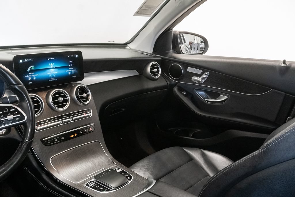 Used 2021 Mercedes-Benz GLC 300 4MATIC w/ Premium Package image 12