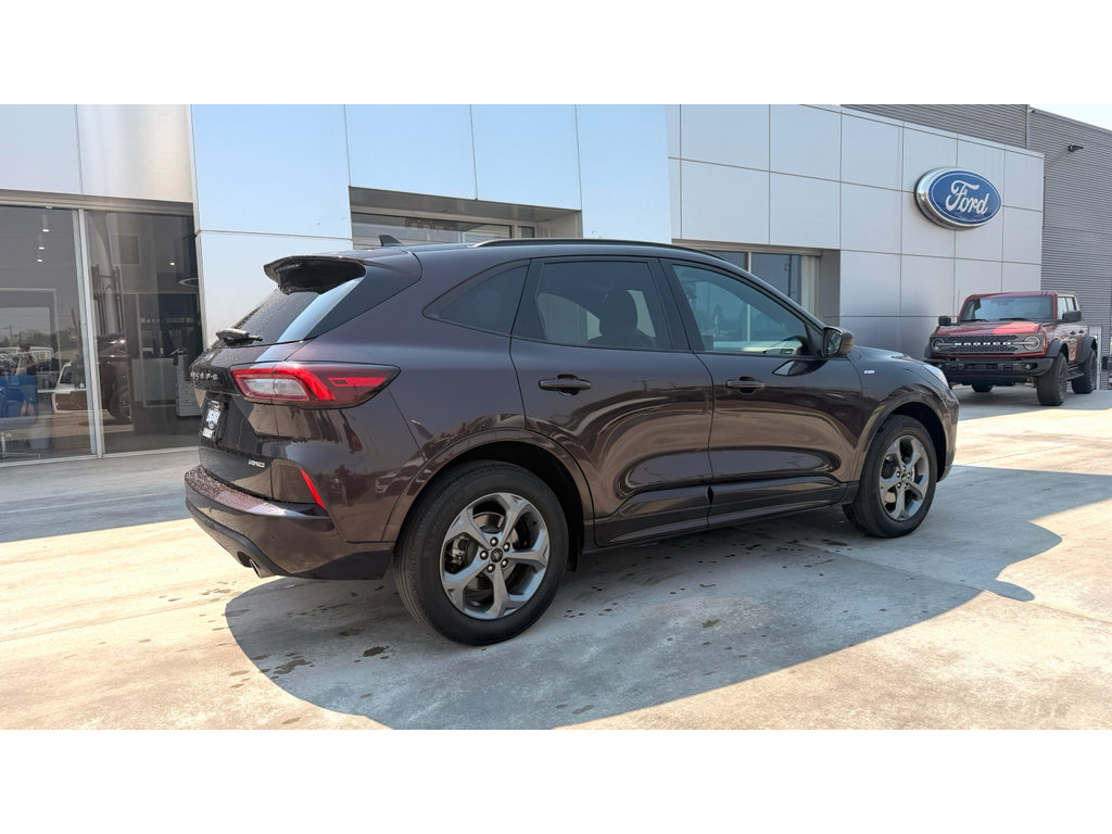 Used 2023 Ford Escape ST-Line w/ Tech Pack #1 AWD/4WD image 6