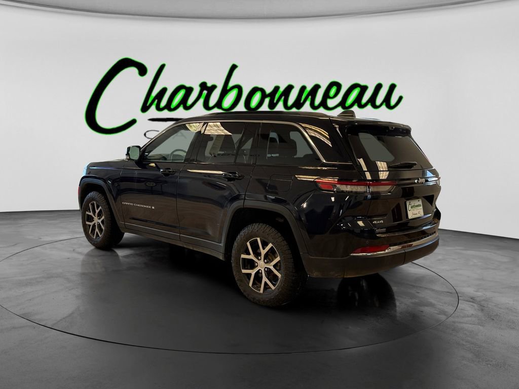 Used 2024 Jeep Grand Cherokee Limited w/ Luxury Tech Group II image 3