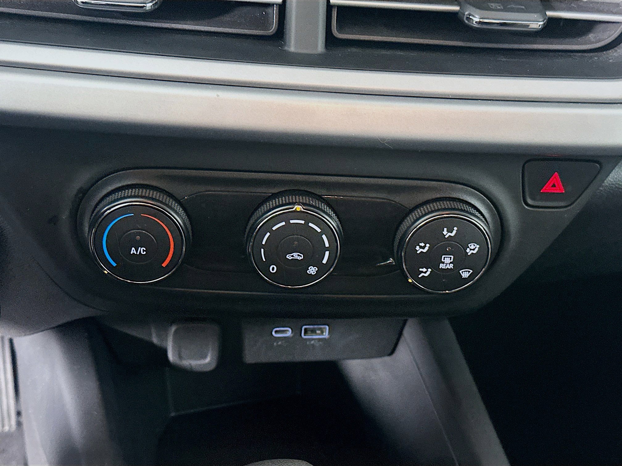 Used 2025 Chevrolet Trax LS image 23