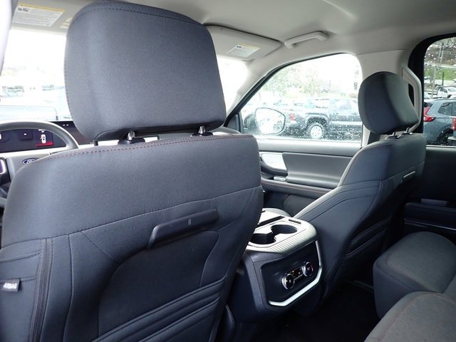 Used 2025 Ford Expedition Active image 18