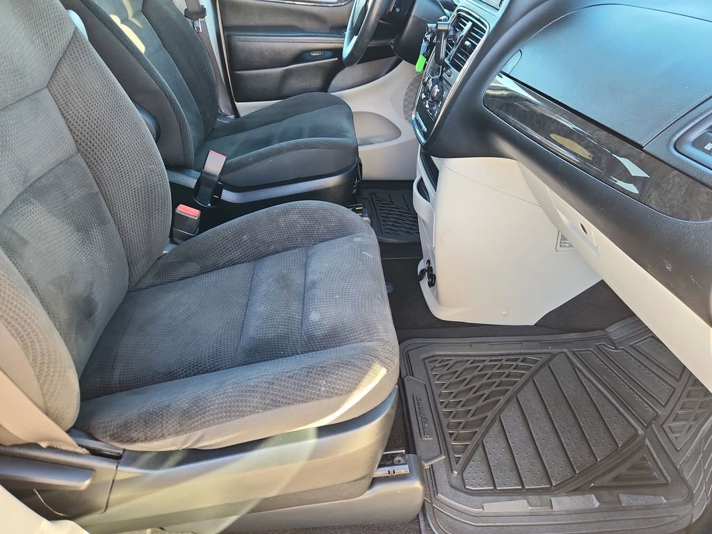 Used 2017 Dodge Grand Caravan SE w/ Power Window Group image 13
