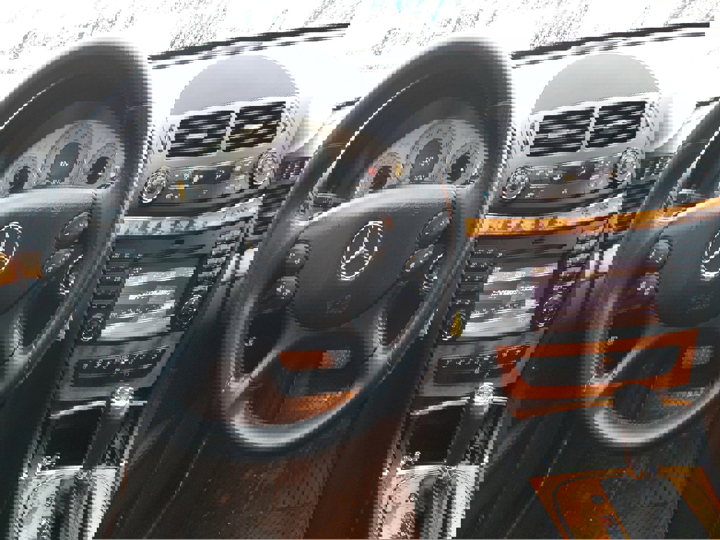 Used 2009 Mercedes-Benz E 350 4MATIC Sedan image 26