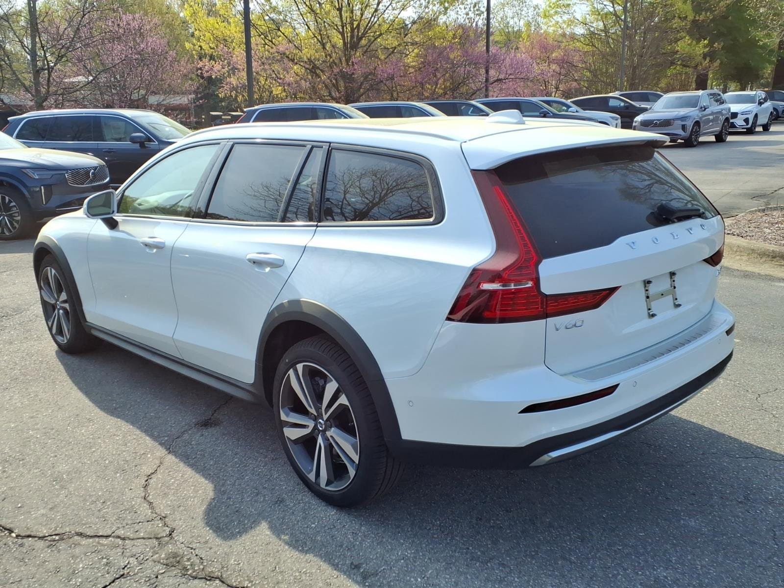 New 2026 Volvo V60 B5 Cross Country Plus w/ Protection Package Premier AWD/4WD image 7