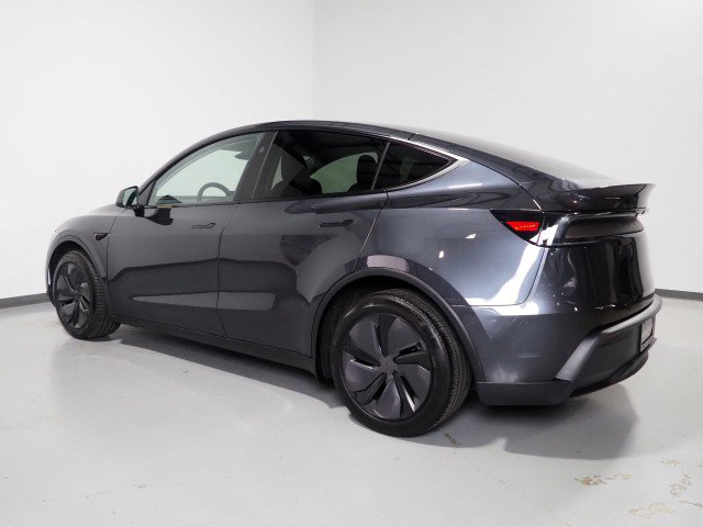 Used 2026 Tesla Model Y Long Range RWD image 9