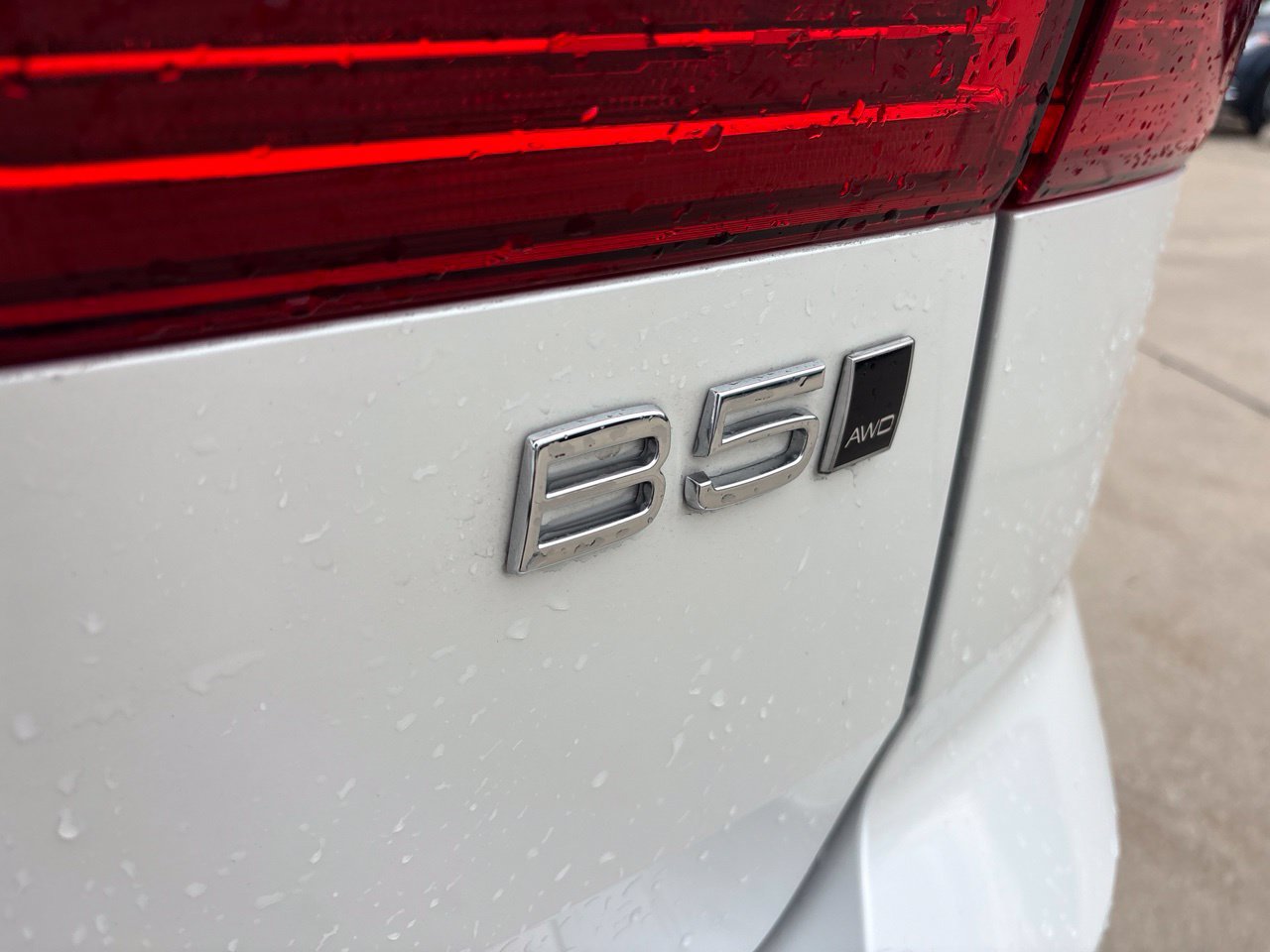 Used 2024 Volvo XC60 B5 Plus w/ Protection Package Premier AWD/4WD image 9