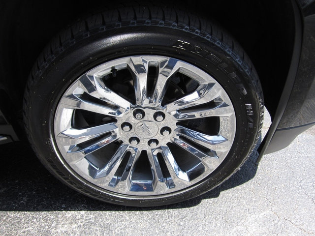 Used 2018 Cadillac Escalade Luxury w/ LPO, Radiant Package image 35