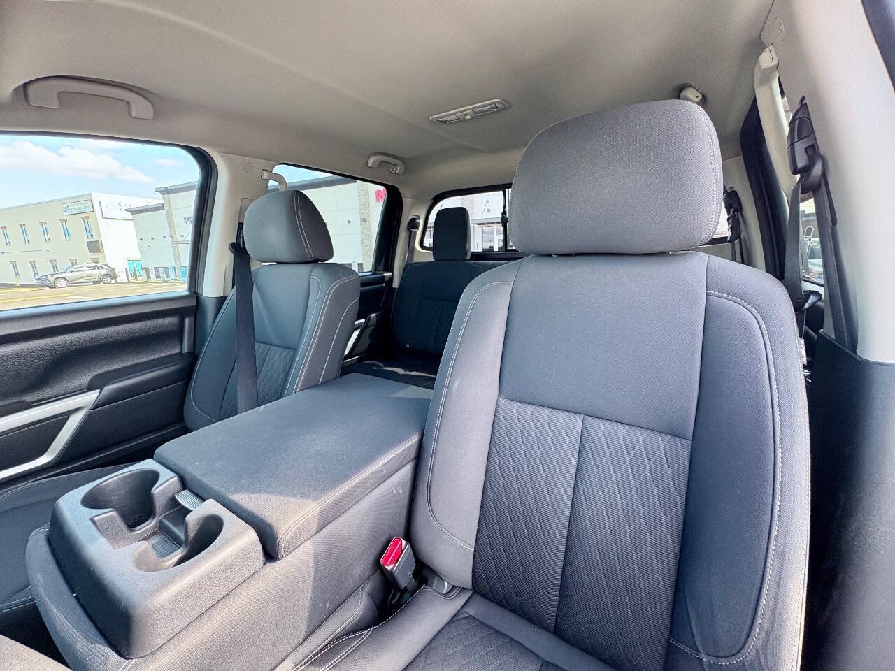 Used 2018 Nissan Titan SV AWD/4WD image 12