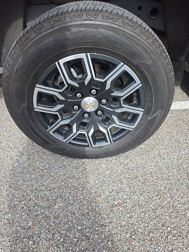 Used 2023 Chevrolet Colorado LT w/ LT Convenience Package III image 6