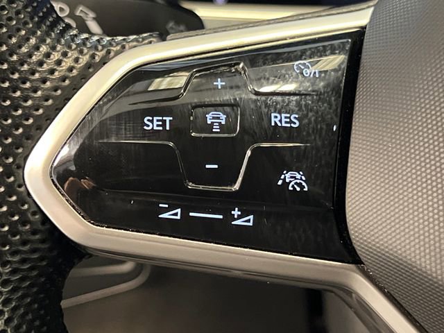 Certified 2022 Volkswagen Tiguan SE R-Line FWD image 21