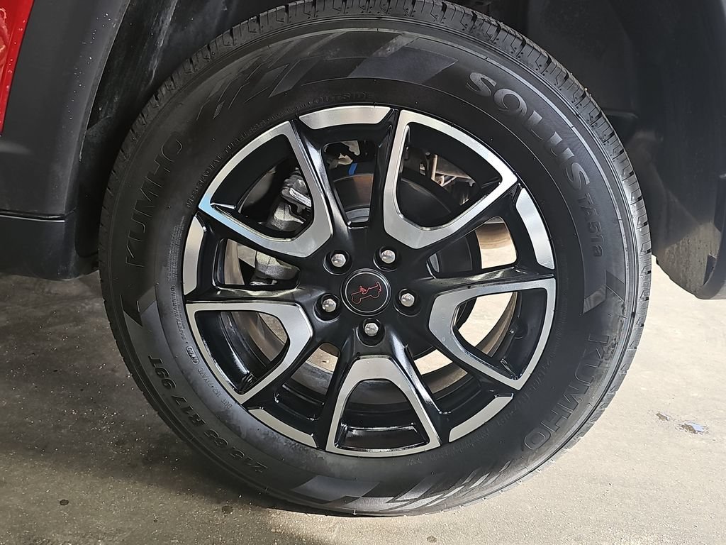 Used 2025 Jeep Compass Trailhawk AWD/4WD image 32