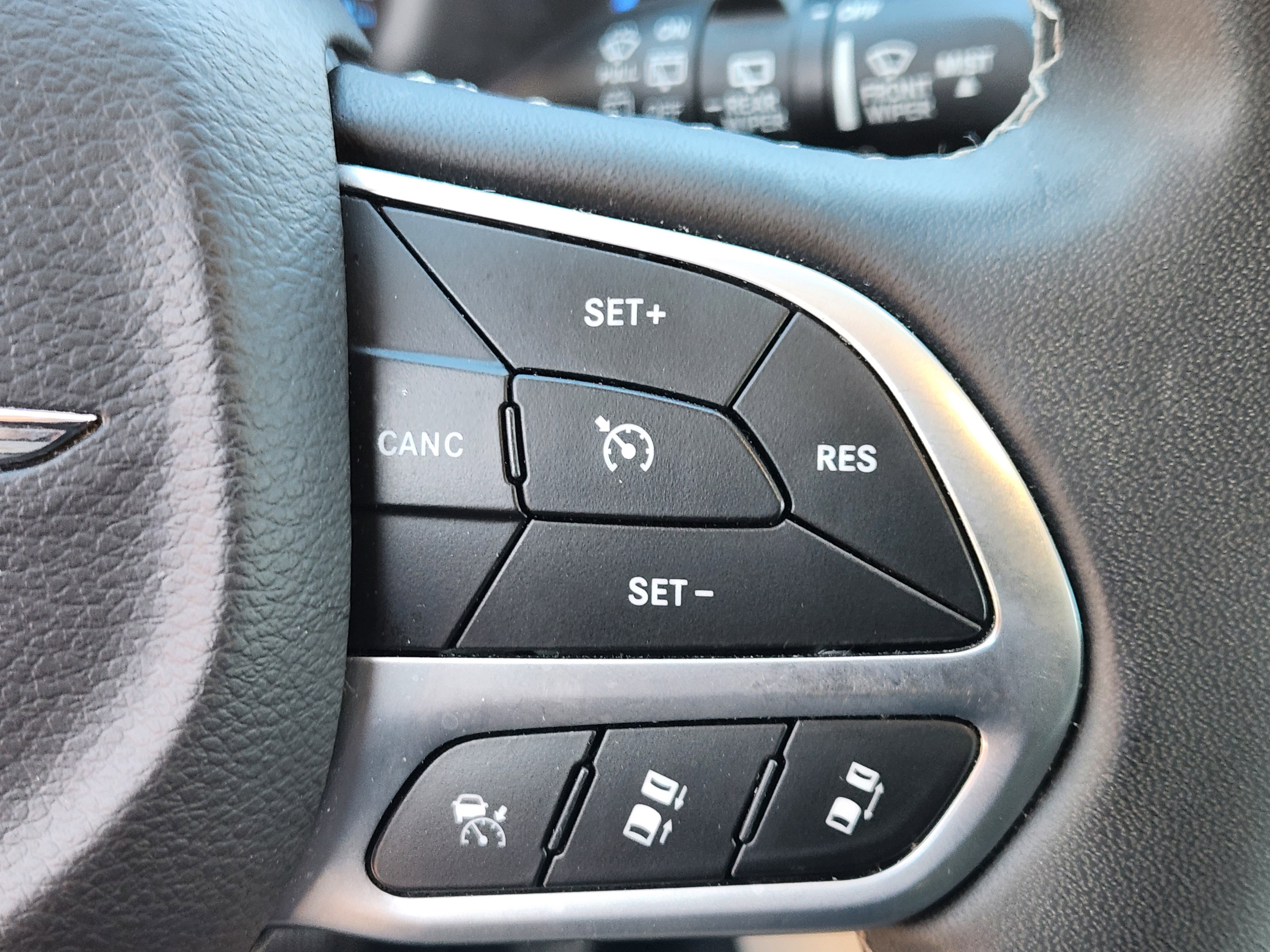 Used 2023 Chrysler Pacifica Touring-L image 23