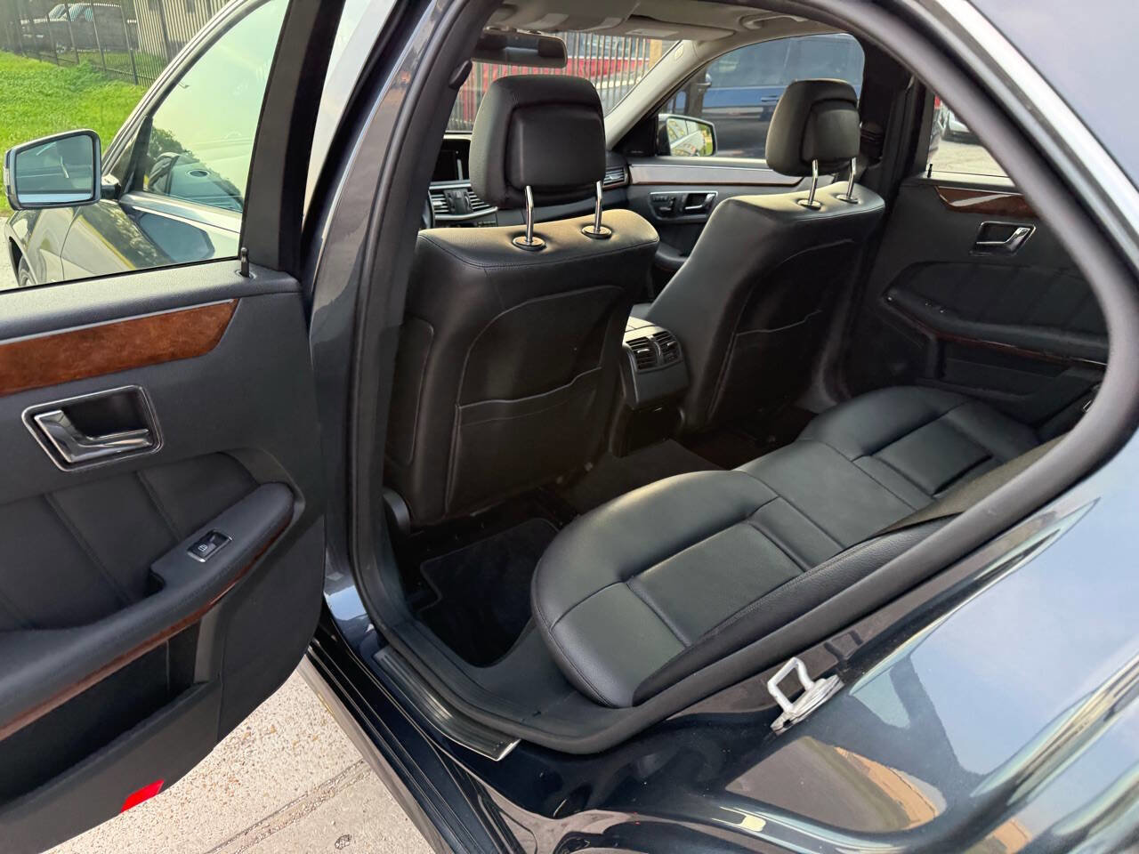 Used 2011 Mercedes-Benz E 350 BlueTEC Sedan image 17