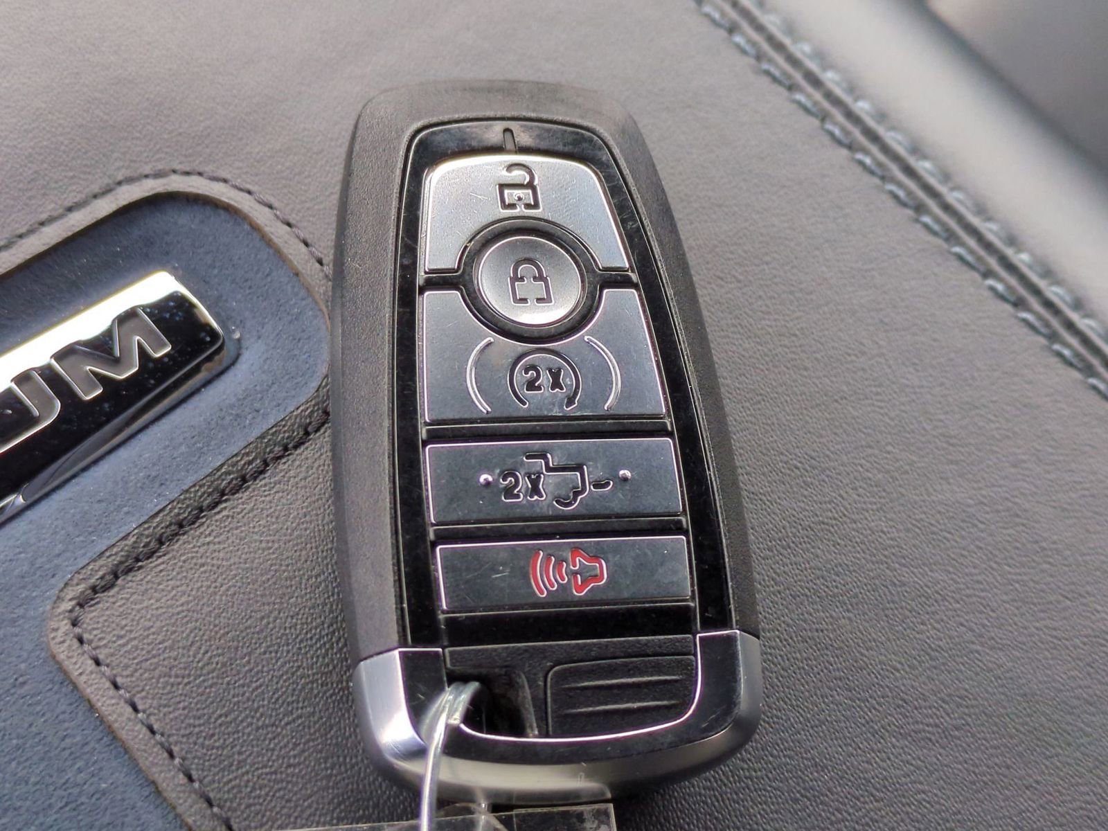 Used 2025 Ford F350 Platinum w/ FX4 Off-Road Package image 42