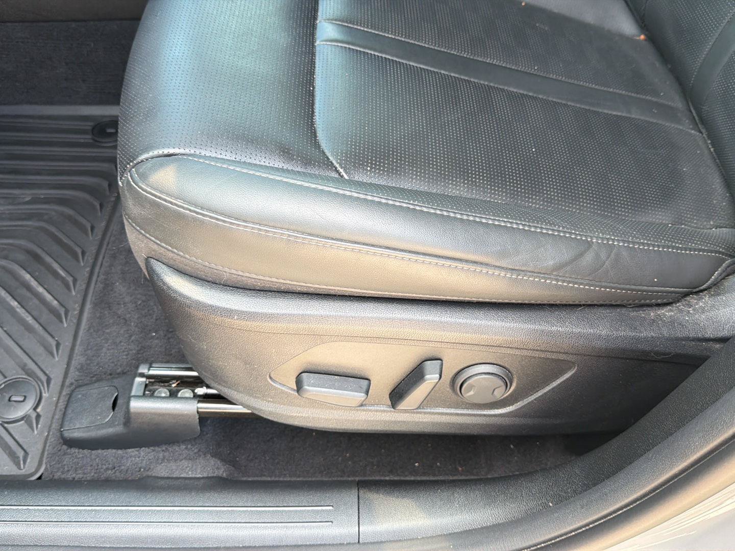 Used 2024 Kia Sorento S w/ Panoramic Sunroof Package FWD image 13