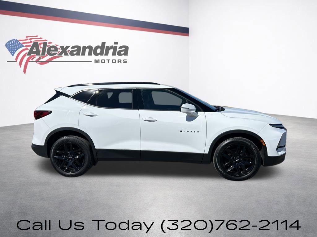 Certified 2024 Chevrolet Blazer LT w/ LPO, Black Grille Bar Package AWD/4WD image 5