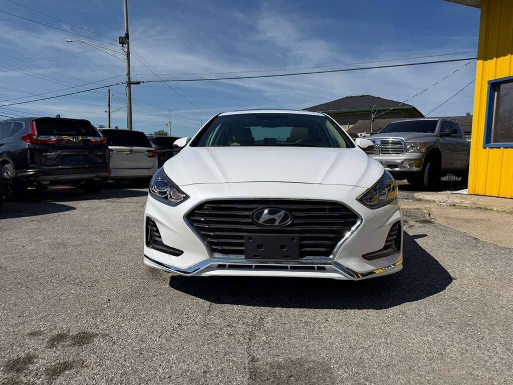 Used 2018 Hyundai Sonata Limited w/ Limited Ultimate Package 03 FWD image 2