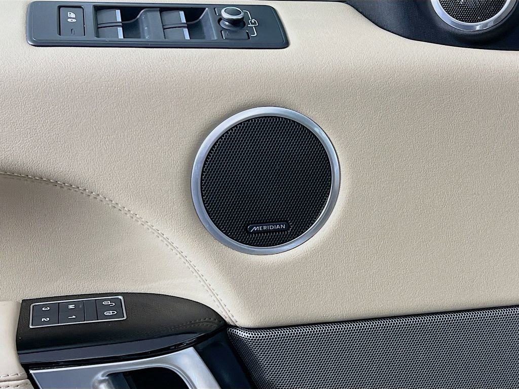 Used 2016 Land Rover Range Rover Sport HSE image 19