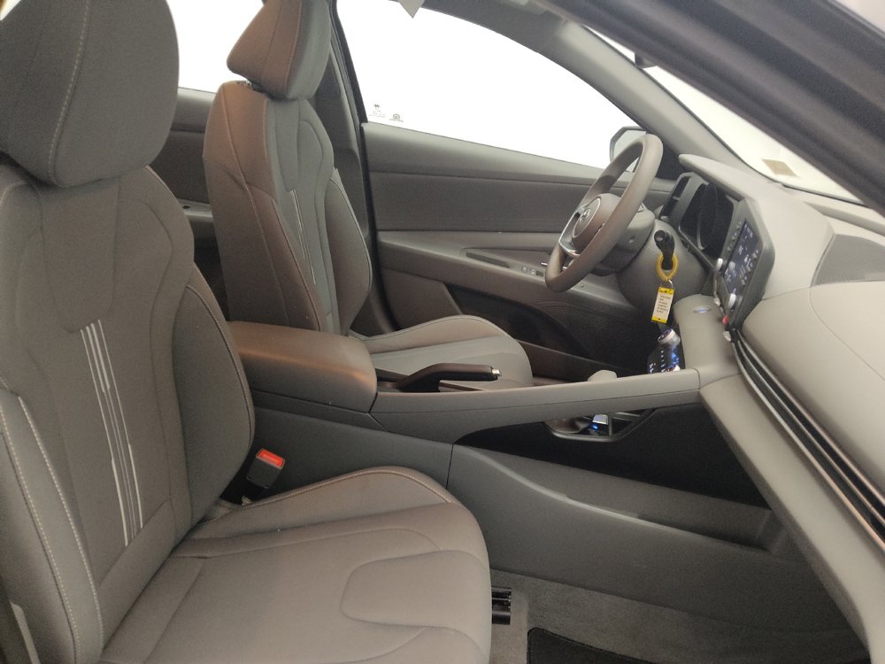 Used 2022 Hyundai Elantra SEL FWD image 21