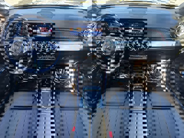 Used 2024 Mercedes-Benz GLB 250 4MATIC image 10