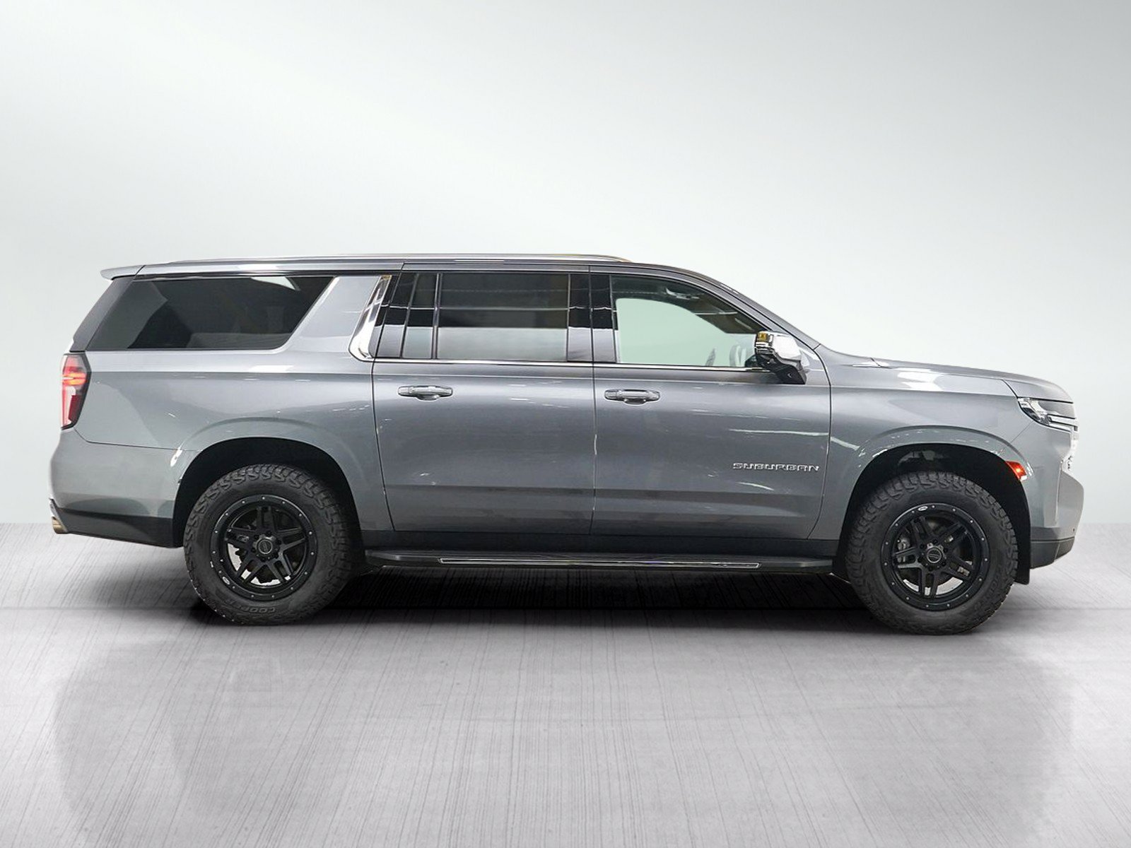 Used 2021 Chevrolet Suburban Premier w/ Premium Package AWD/4WD image 6