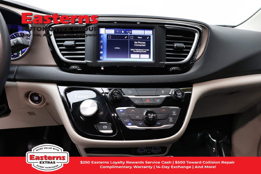 Used 2023 Chrysler Voyager LX FWD image 13