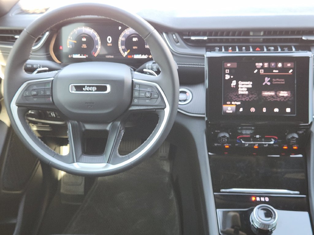 Used 2025 Jeep Grand Cherokee L Laredo RWD image 29