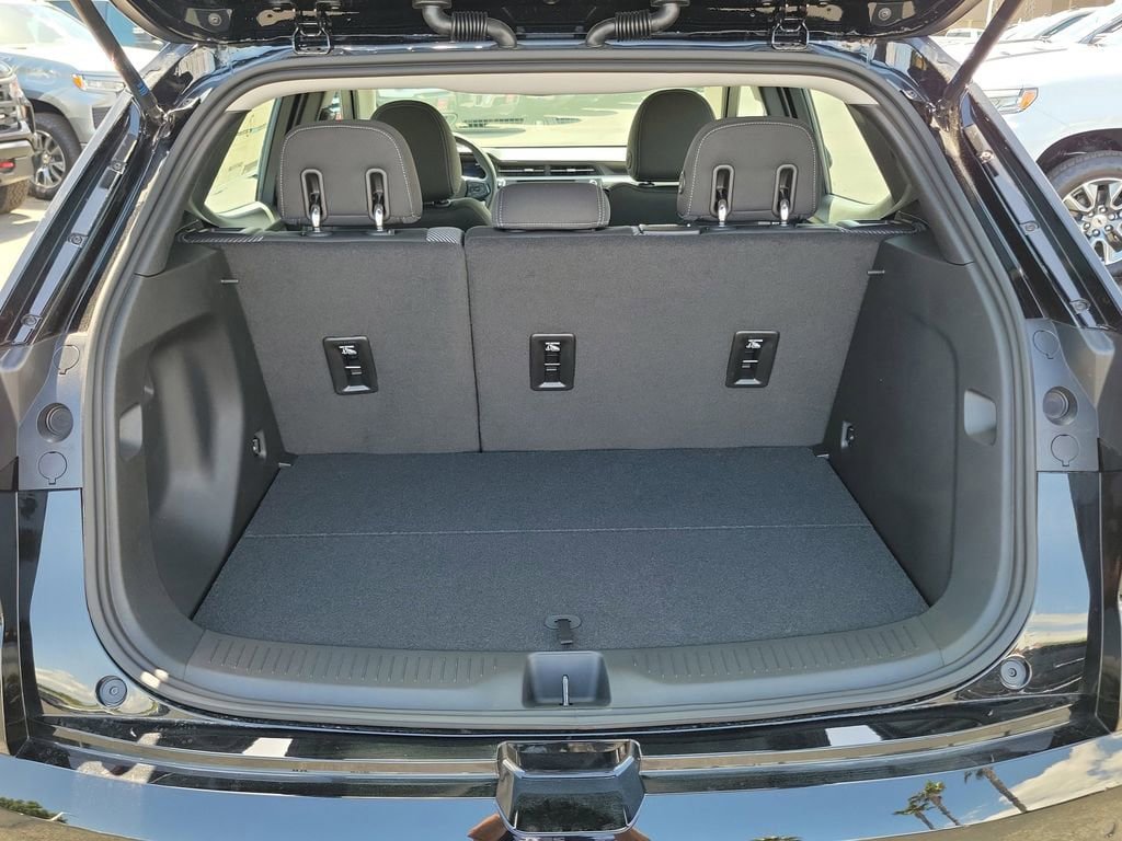 New 2027 Chevrolet Bolt LT w/ Comfort Package FWD image 17