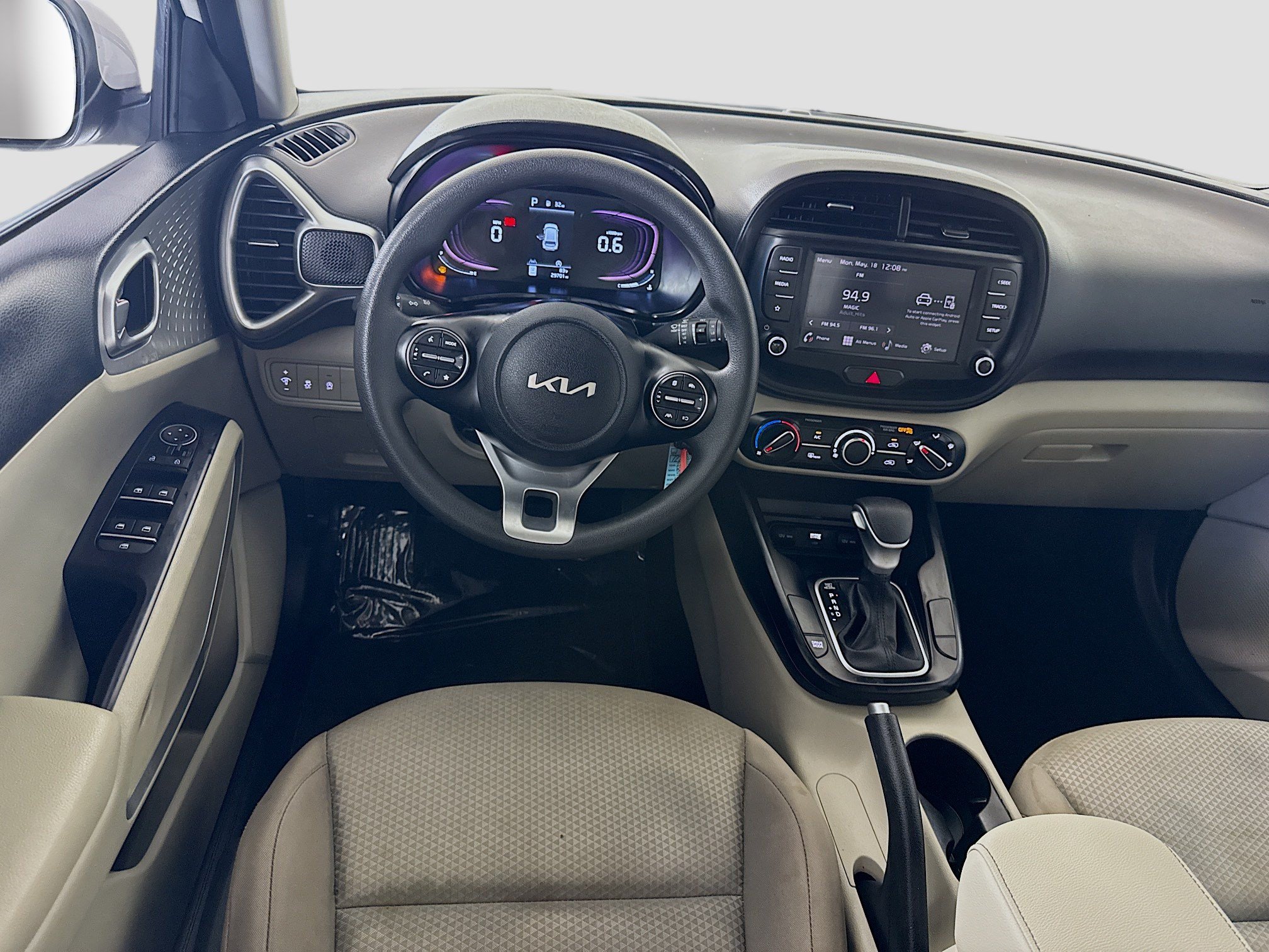 Used 2024 Kia Soul LX FWD image 17