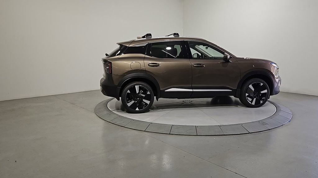 New 2025 Nissan Kicks SR image 6