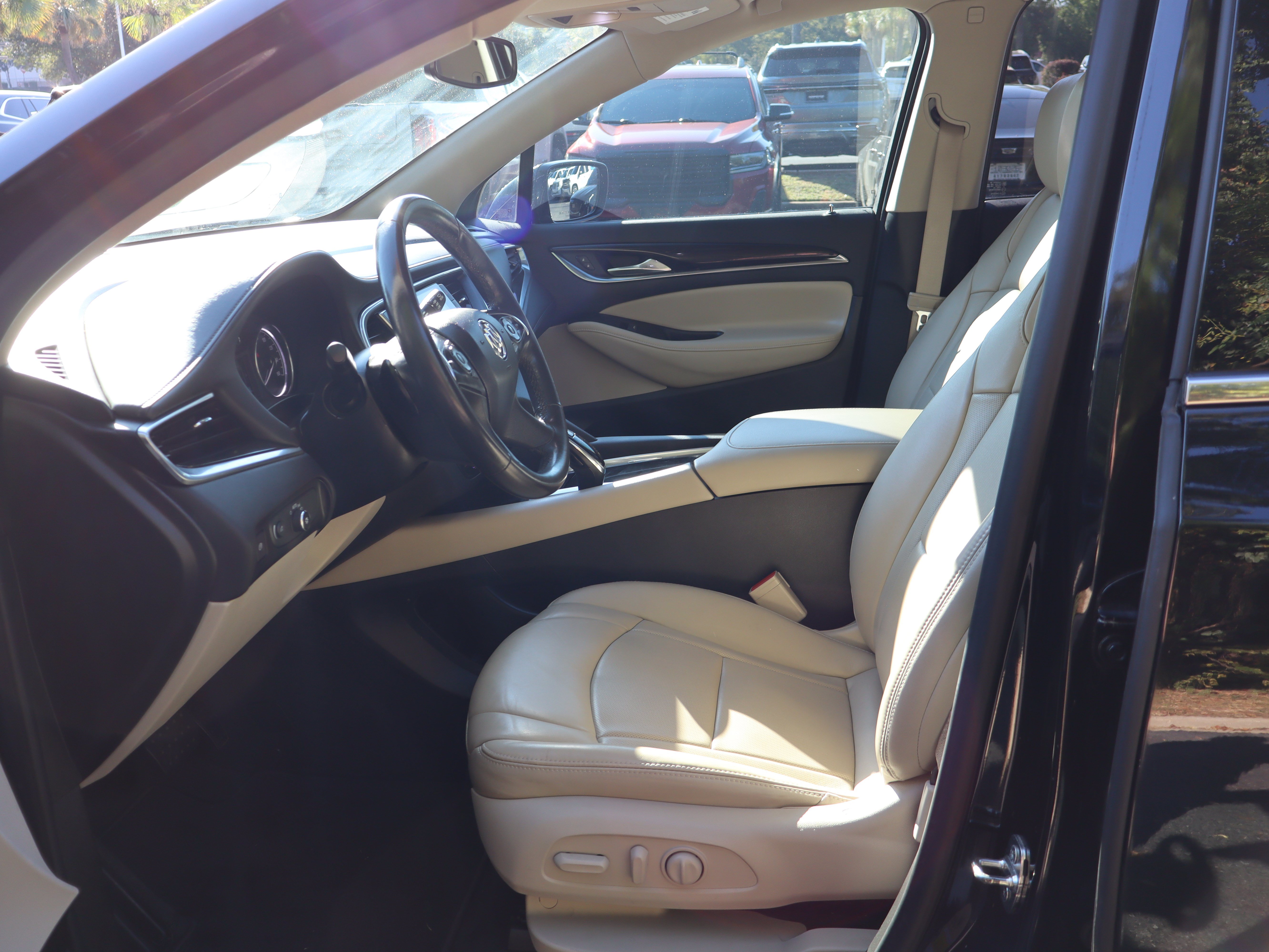 Used 2019 Buick Enclave Essence FWD image 21