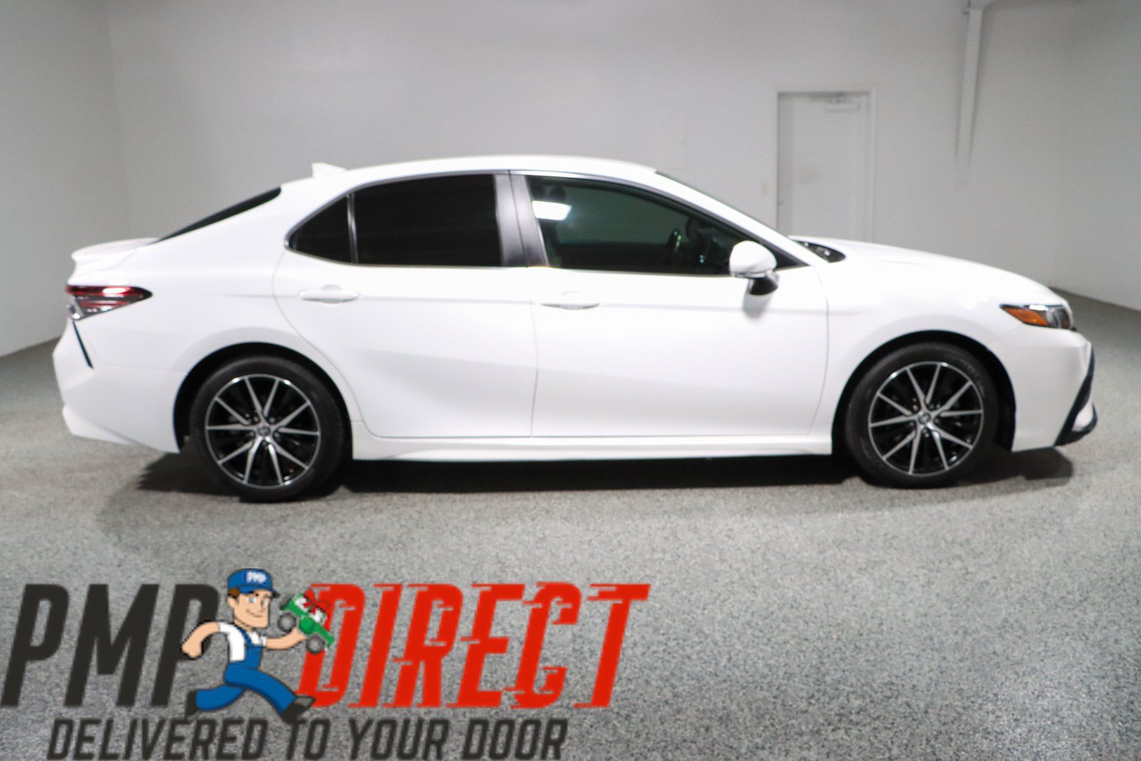 Used 2023 Toyota Camry SE FWD image 6