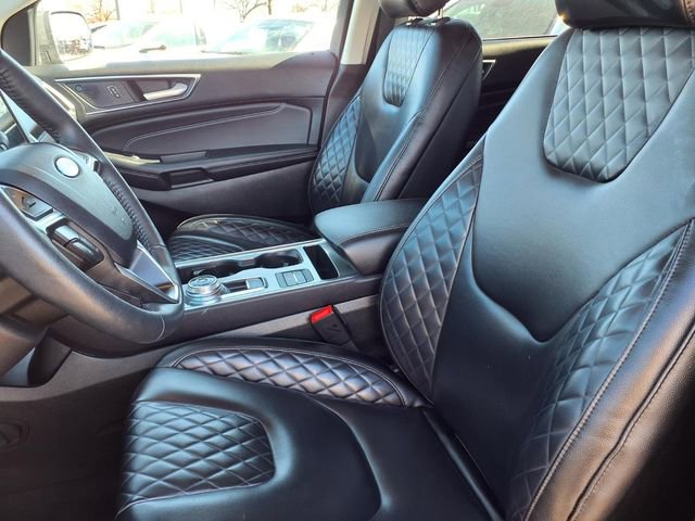 Used 2024 Ford Edge Titanium image 3