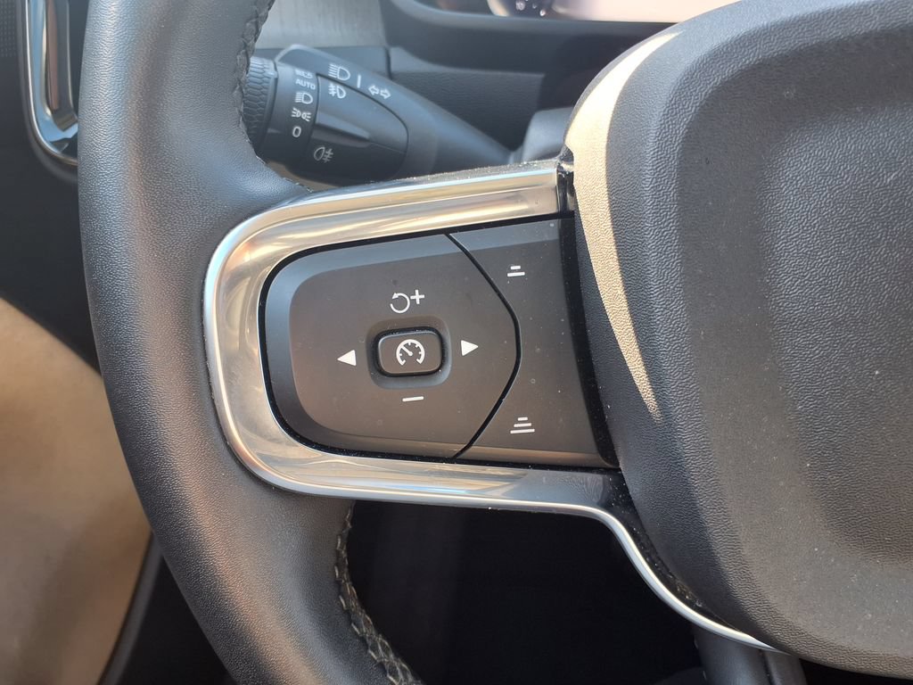 Certified 2023 Volvo XC40 B4 Plus w/ Climate Package FWD image 27