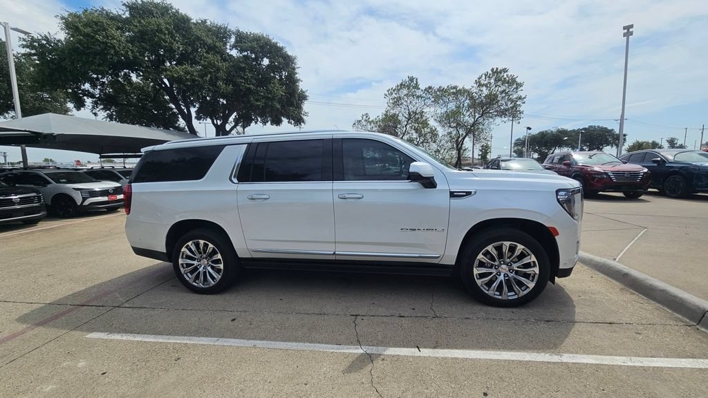 Used 2024 GMC Yukon XL Denali w/ Advanced Technology Package AWD/4WD image 4