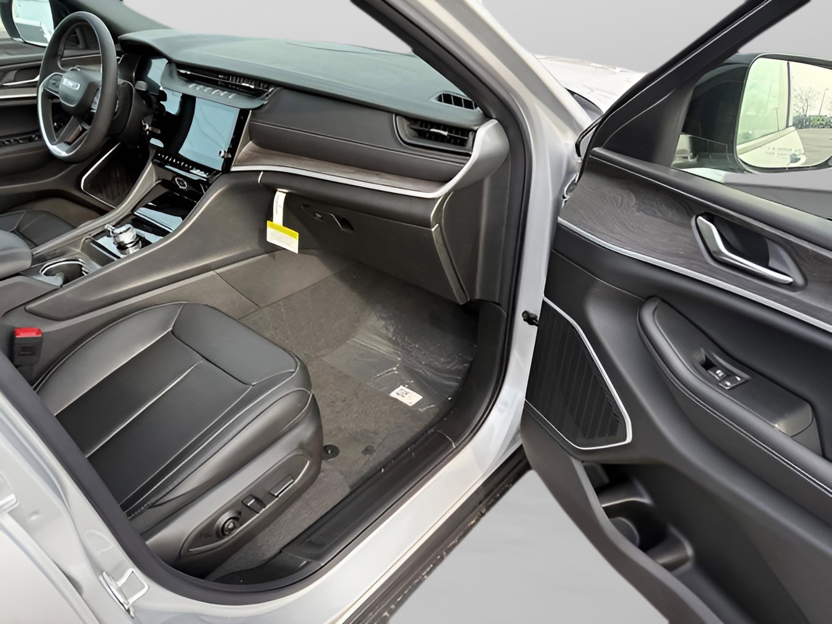 New 2026 Jeep Grand Cherokee Limited AWD/4WD image 15