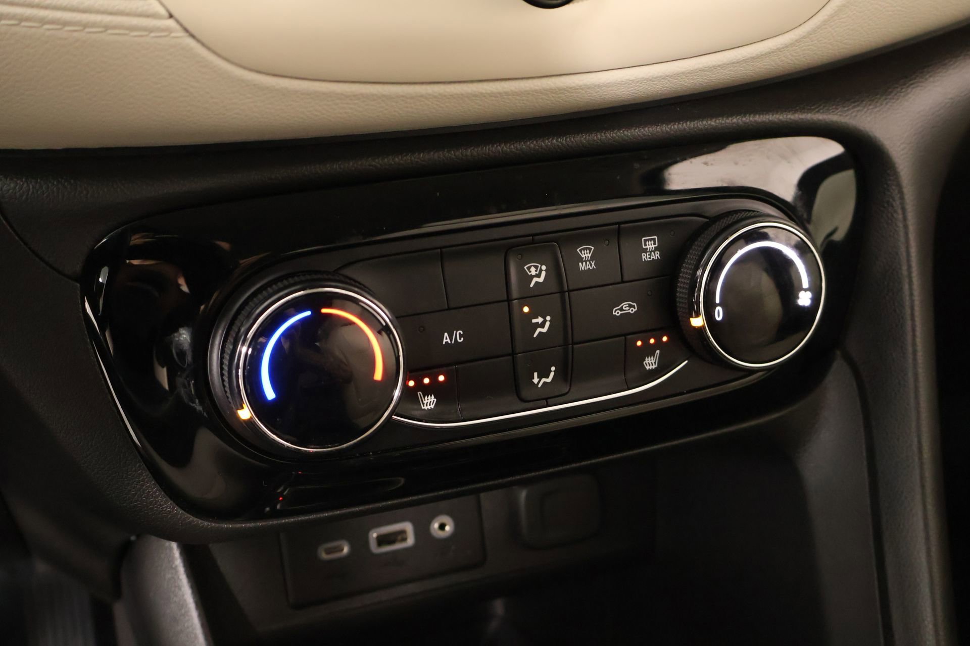 Used 2021 Buick Encore GX Preferred w/ Cold Weather Comfort Package FWD image 7