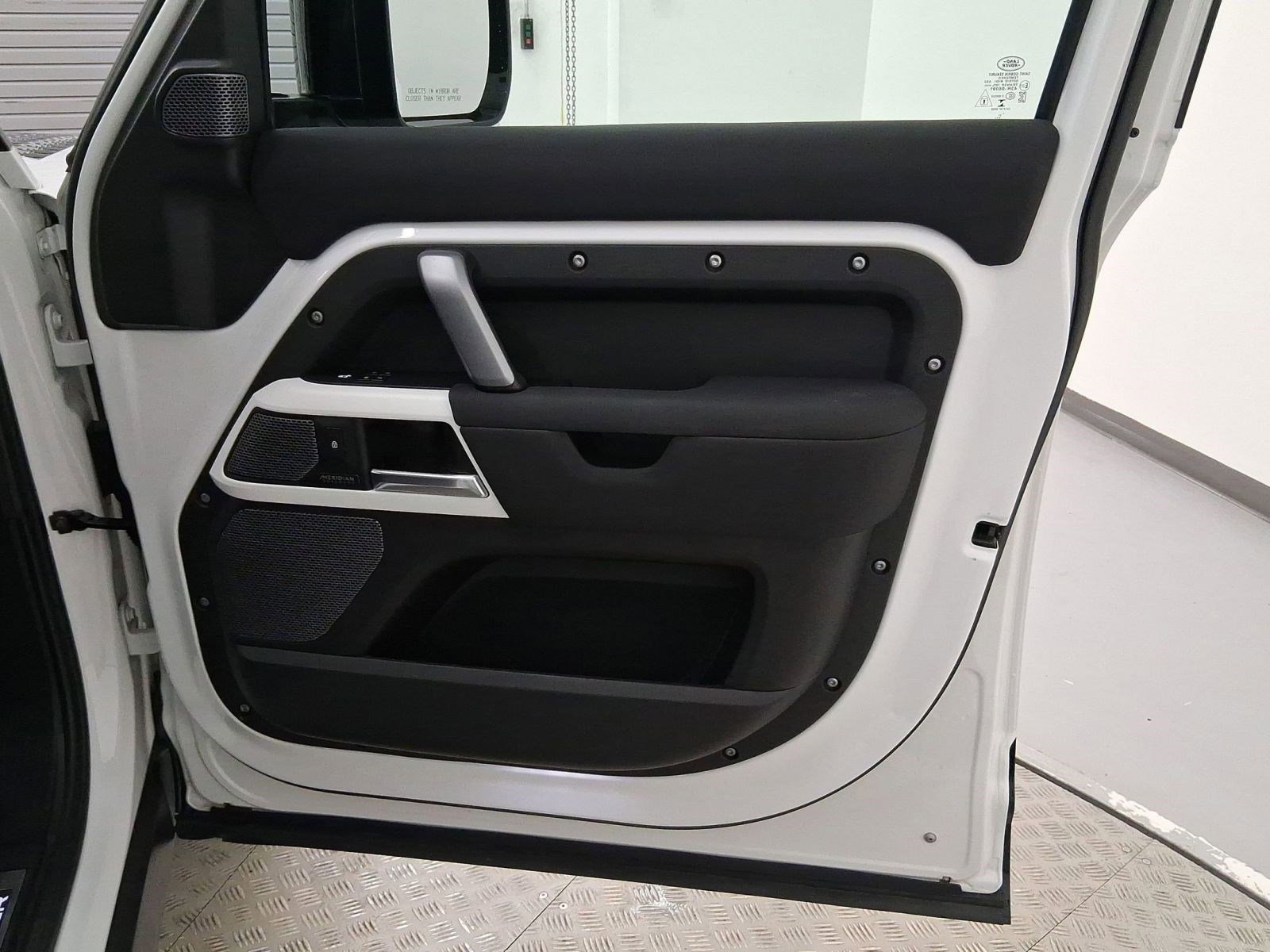 Used 2022 Land Rover Defender 110 X-Dynamic SE image 33