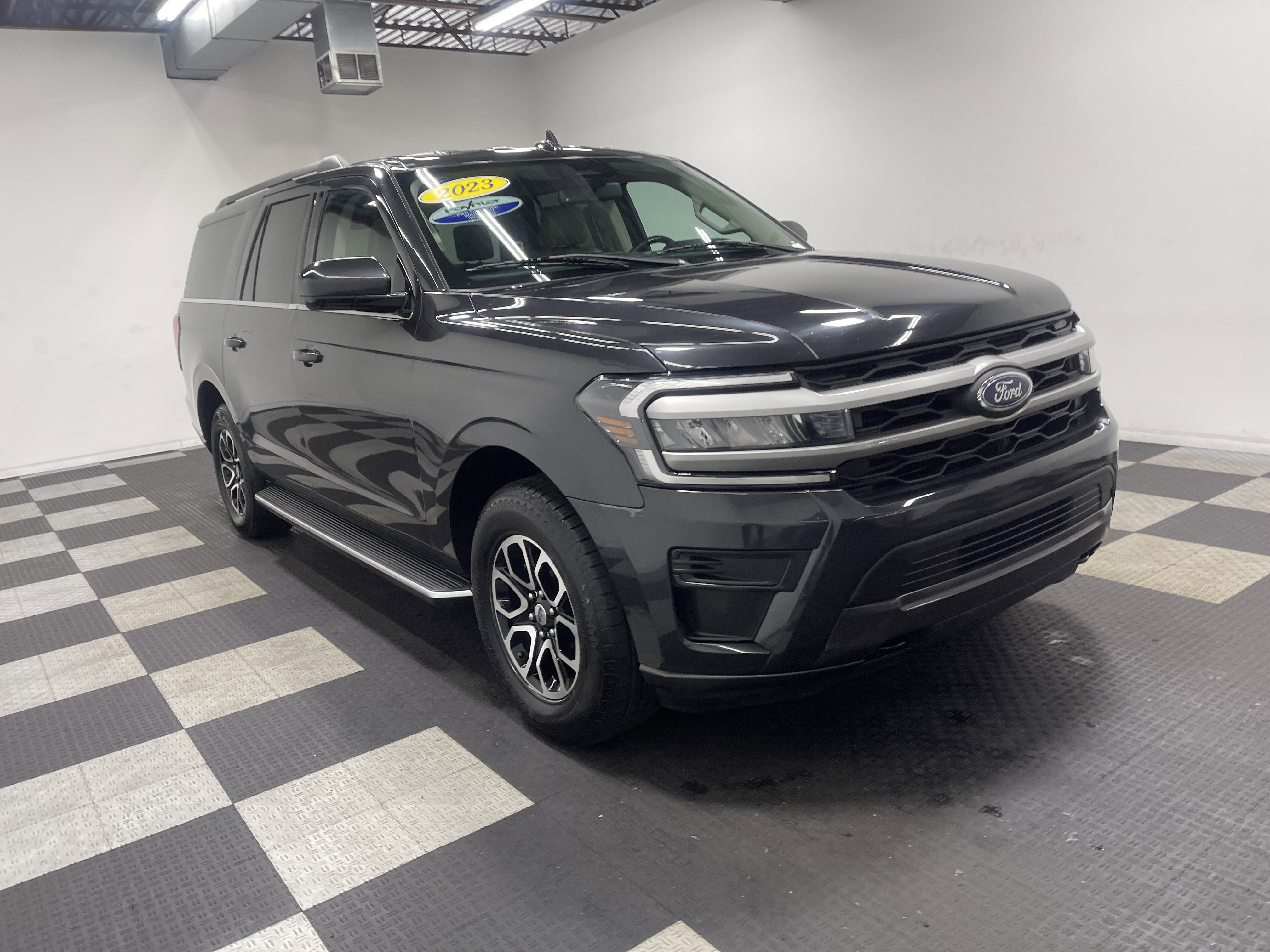 Used 2023 Ford Expedition Max XLT image 6