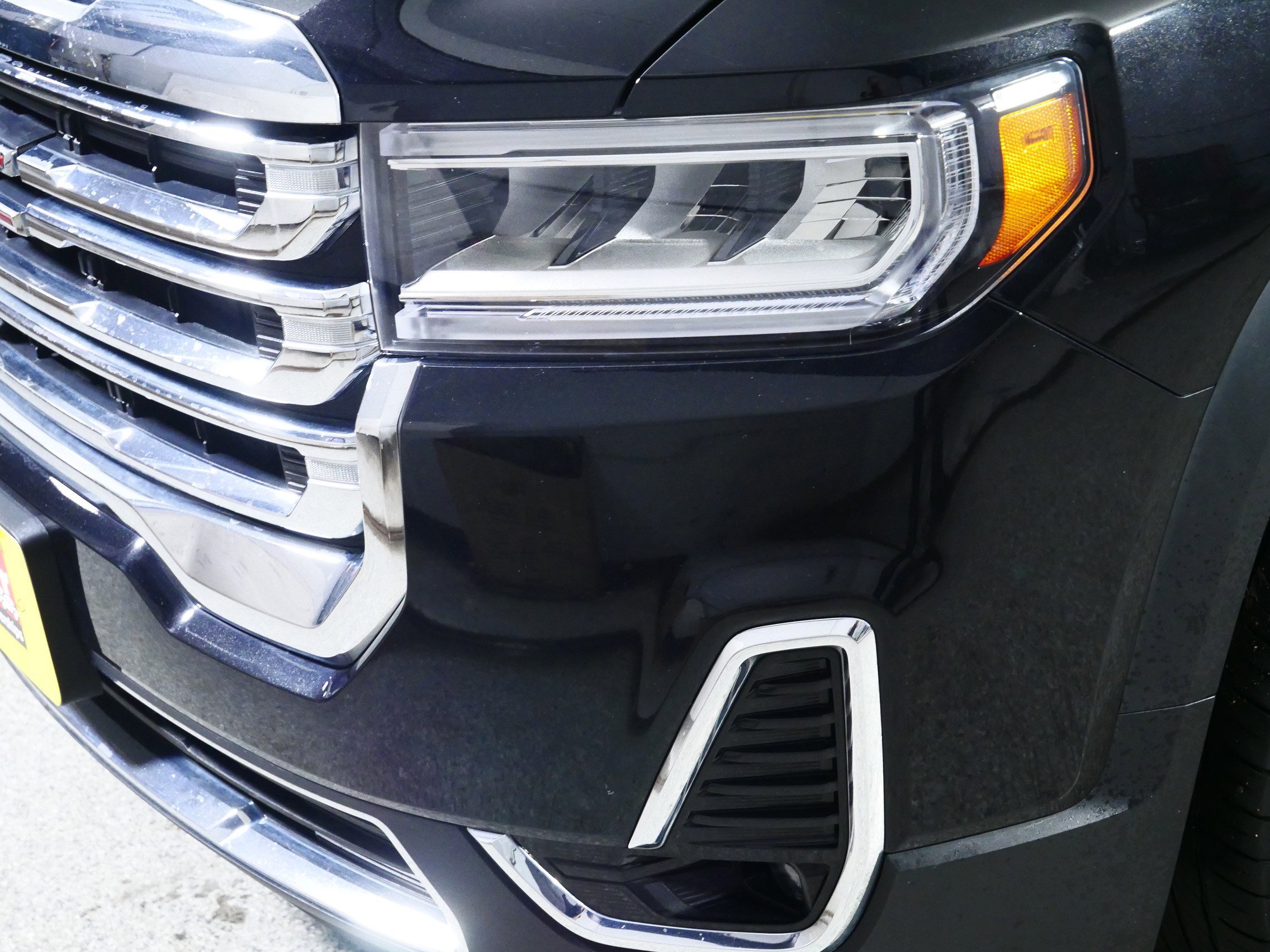 Used 2023 GMC Acadia SLT w/ Technology Package image 16