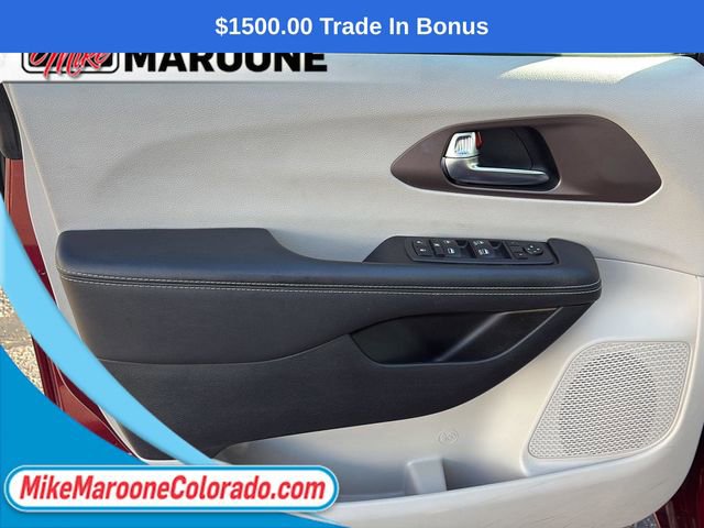 Used 2023 Chrysler Voyager LX image 12