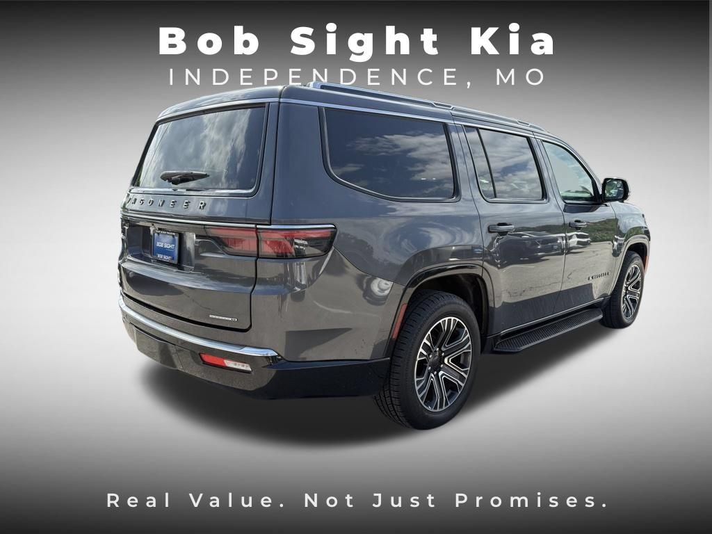 Used 2022 Jeep Wagoneer Series III AWD/4WD image 11