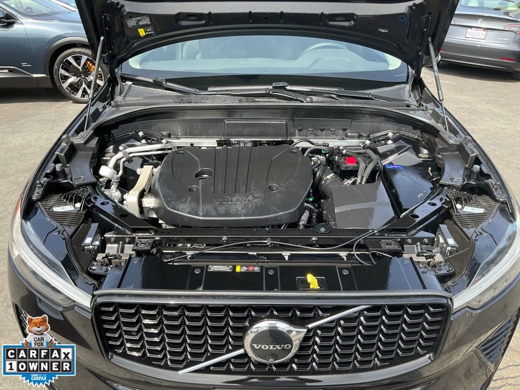 Used 2025 Volvo XC60 B5 Plus image 11