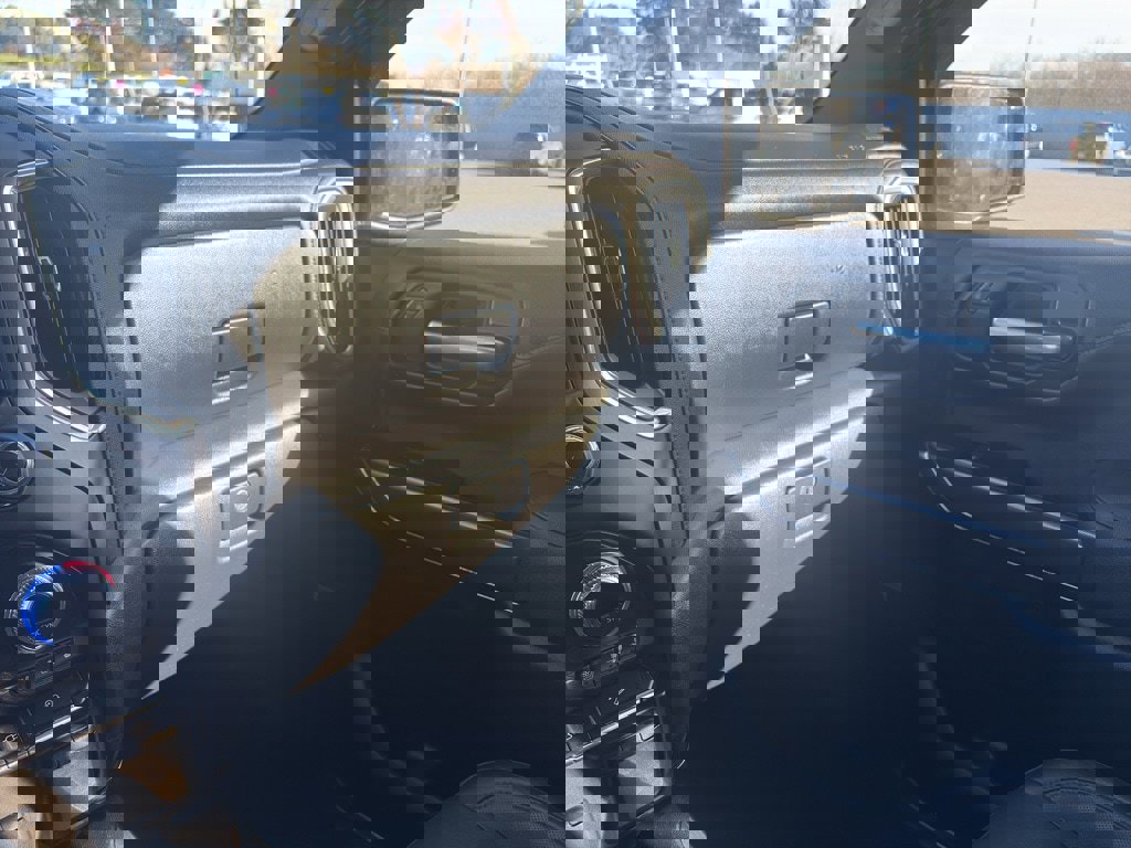 Used 2021 GMC Sierra 1500 AT4 w/ Technology Package image 13