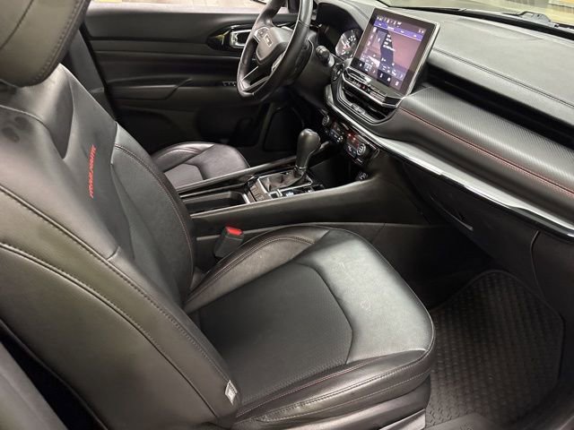 Used 2022 Jeep Compass Trailhawk w/ Trailhawk Convenience Group AWD/4WD image 9