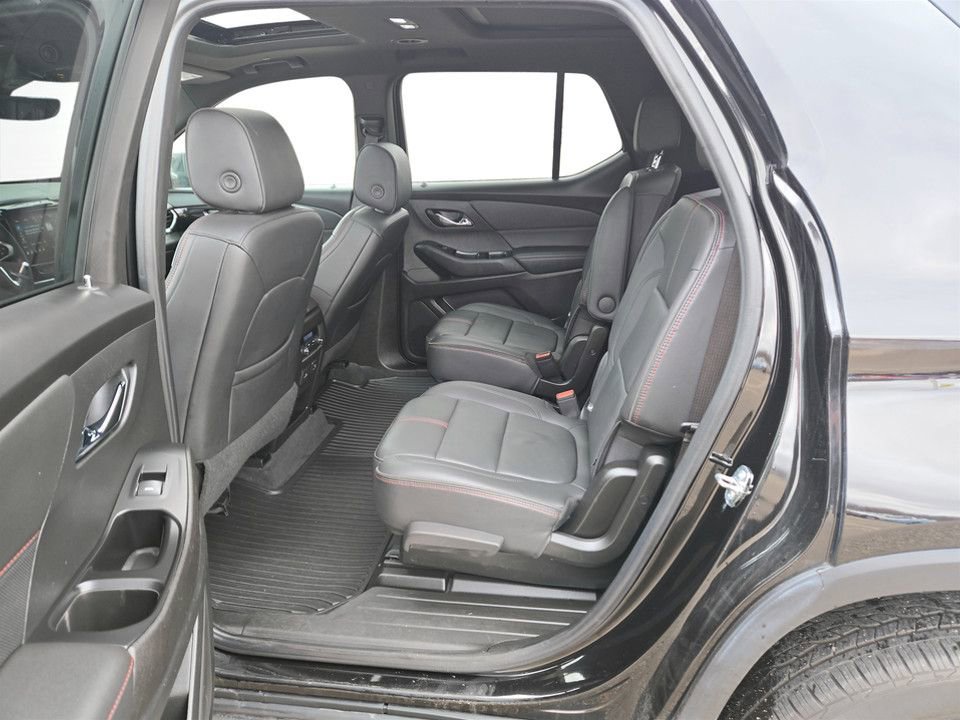 Used 2023 Chevrolet Traverse RS image 31