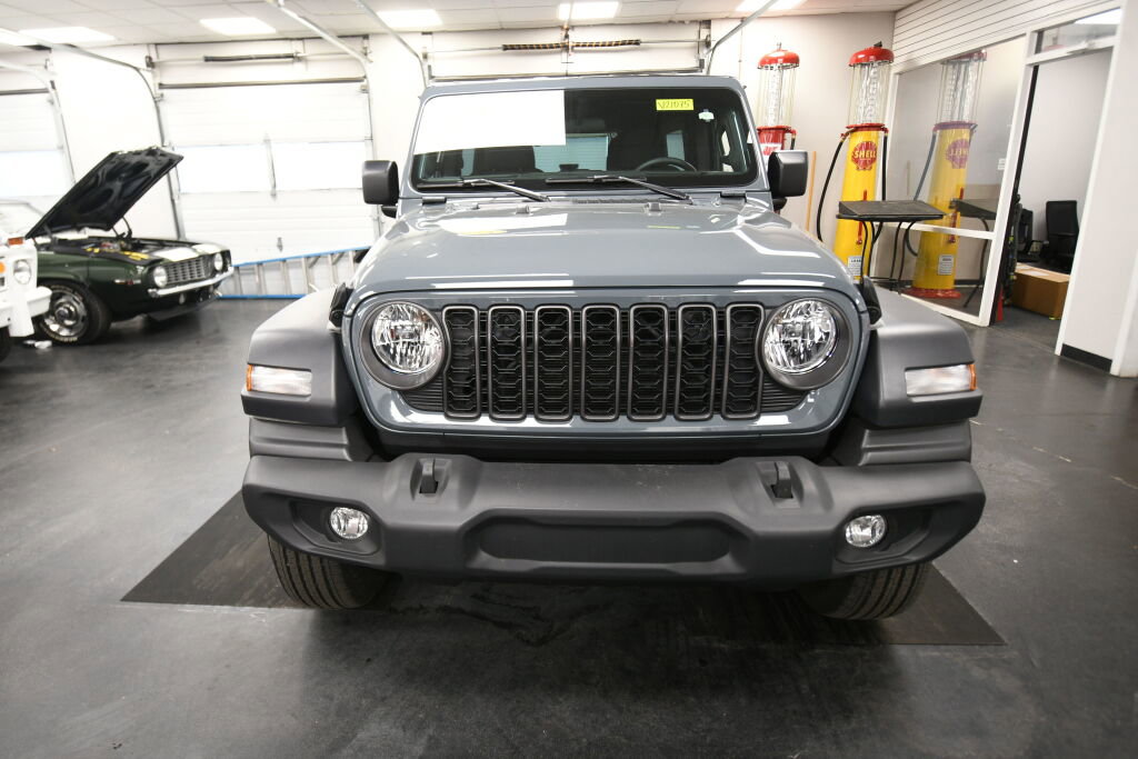 Used 2024 Jeep Wrangler Sport image 3